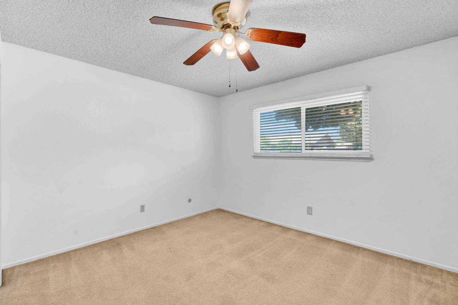404 Fall Ave, Madera, CA 93637
