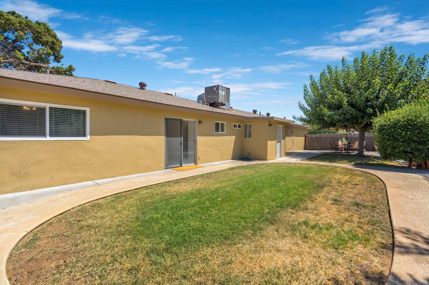 404 Fall Ave, Madera, CA 93637