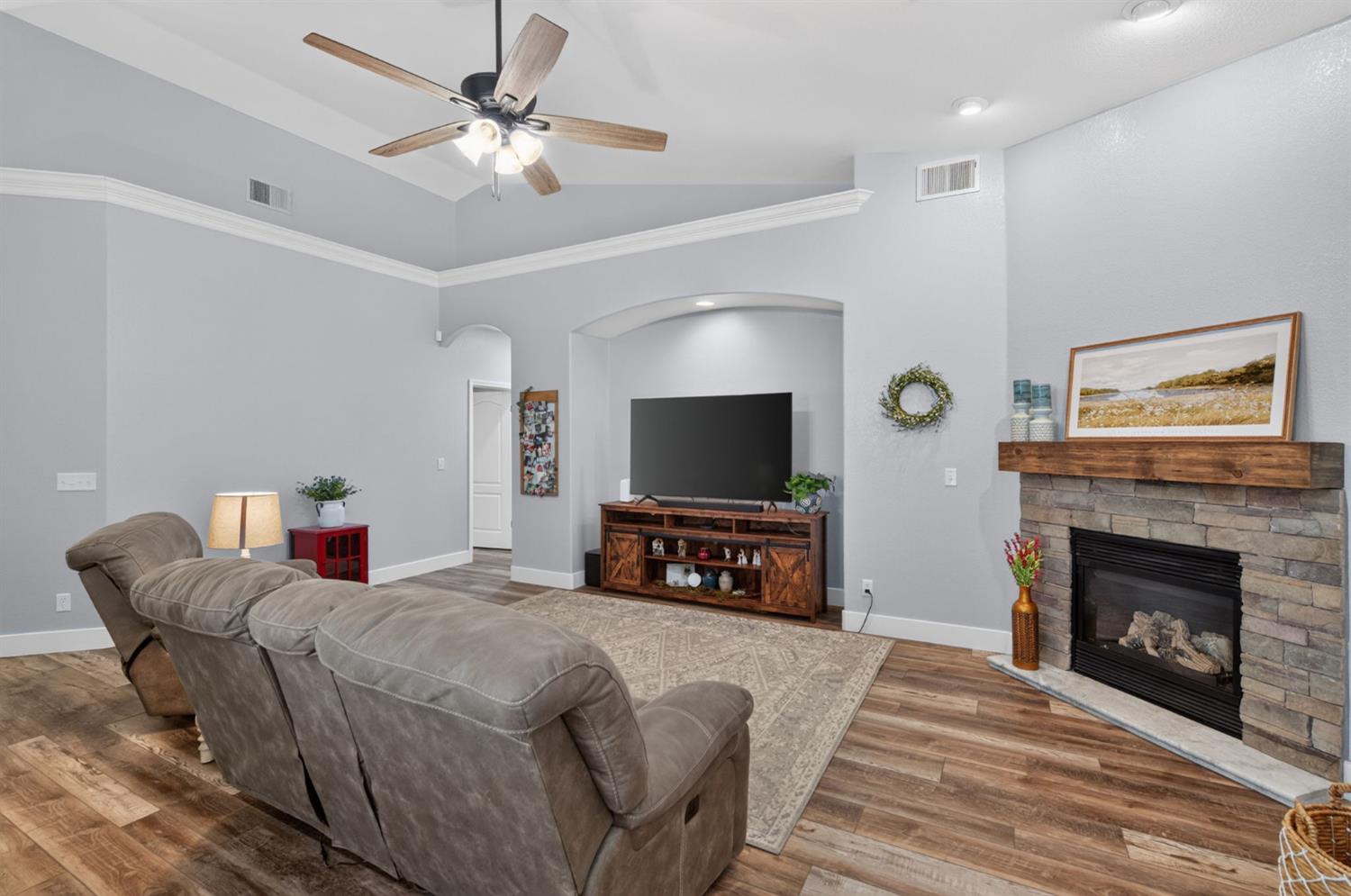106 Moody Ave, Clovis, CA 93619