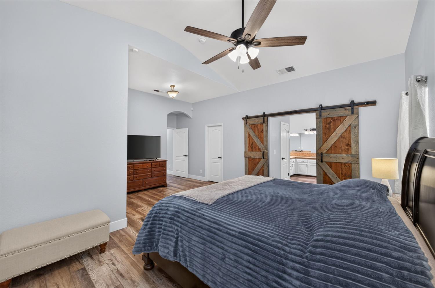 106 Moody Ave, Clovis, CA 93619