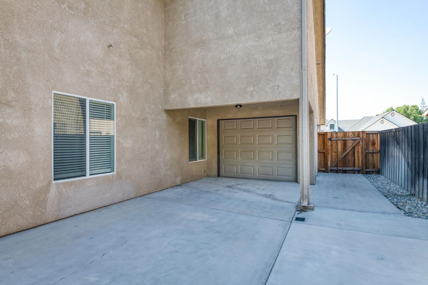 106 Moody Ave, Clovis, CA 93619
