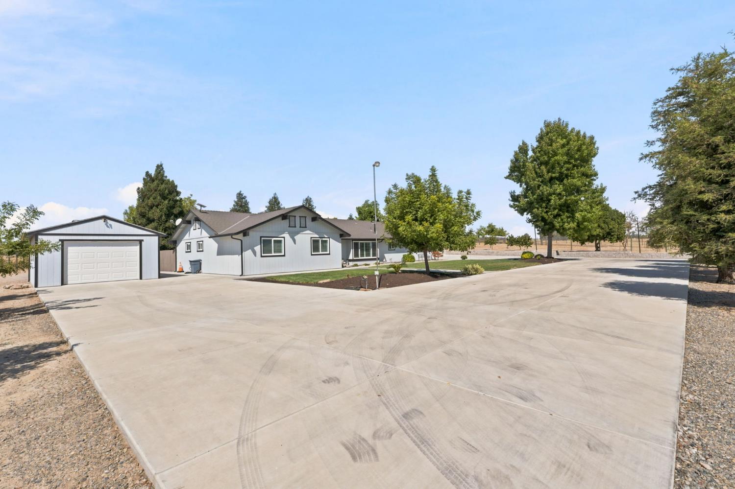 16176 Paula, Madera, CA 93636
