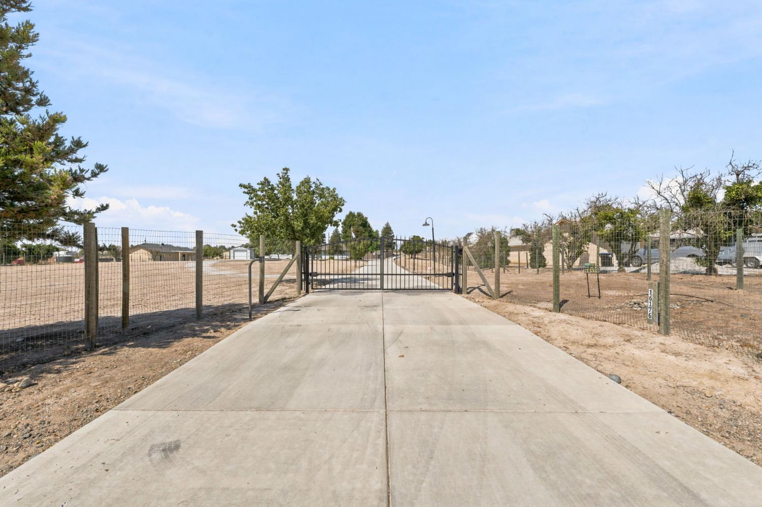 16176 Paula, Madera, CA 93636