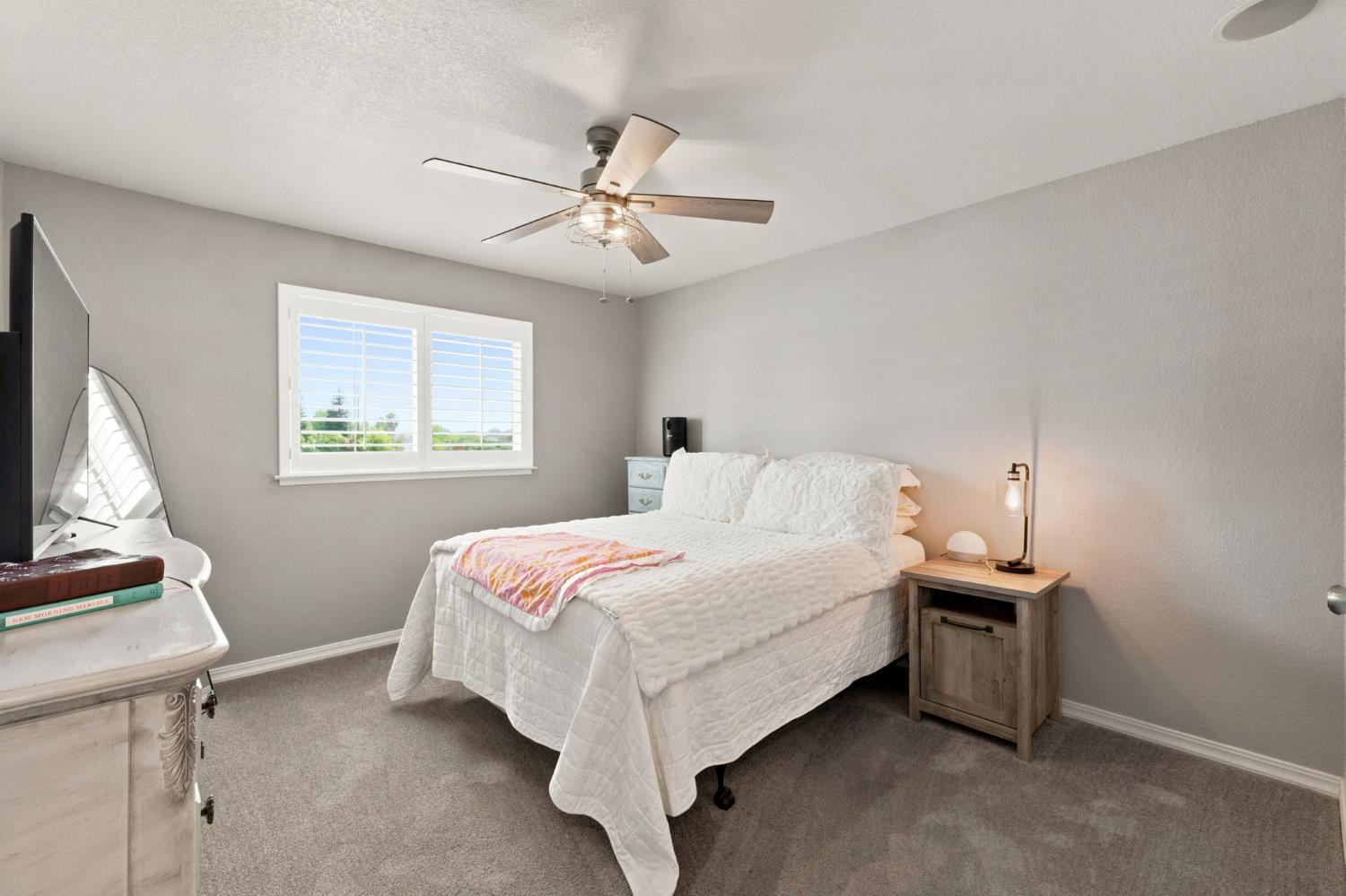 16176 Paula, Madera, CA 93636