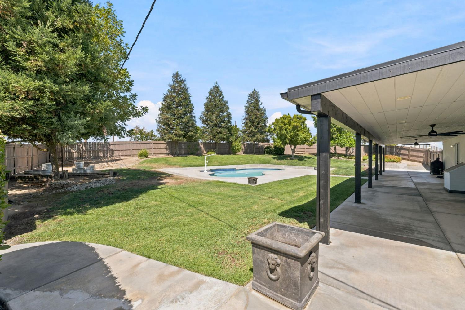 16176 Paula, Madera, CA 93636
