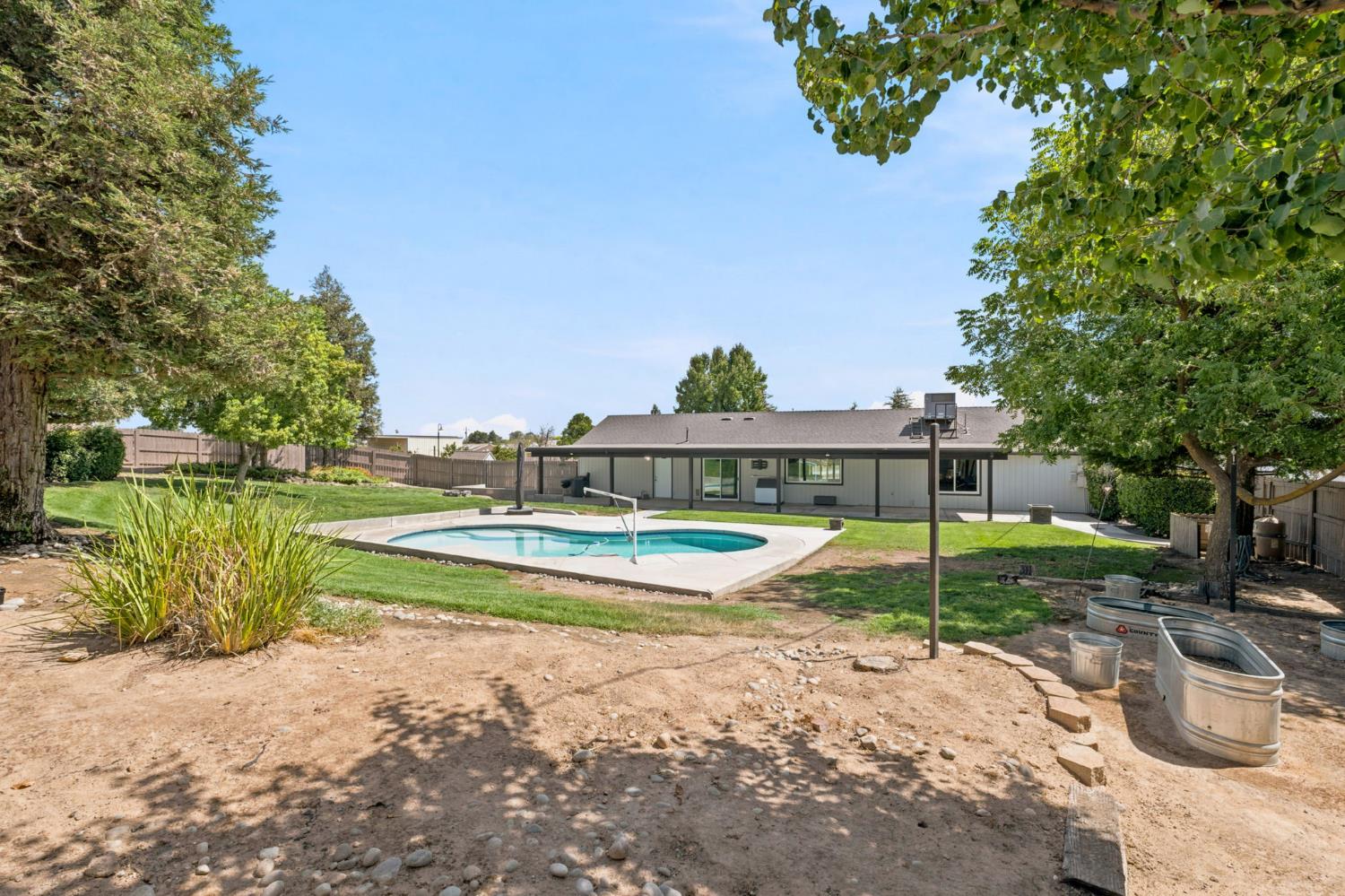 16176 Paula, Madera, CA 93636