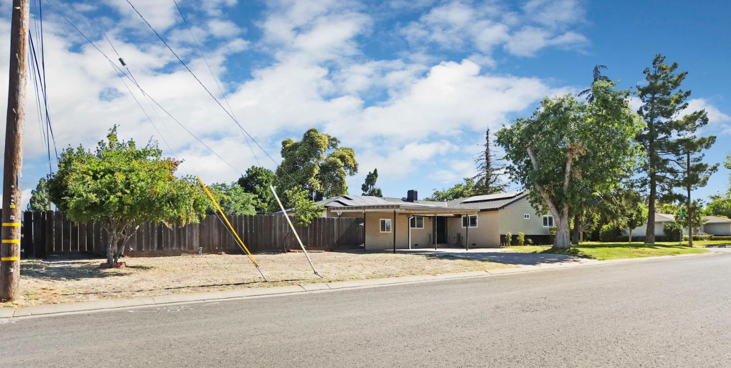 351 Alpine Dr, Merced, CA 95340