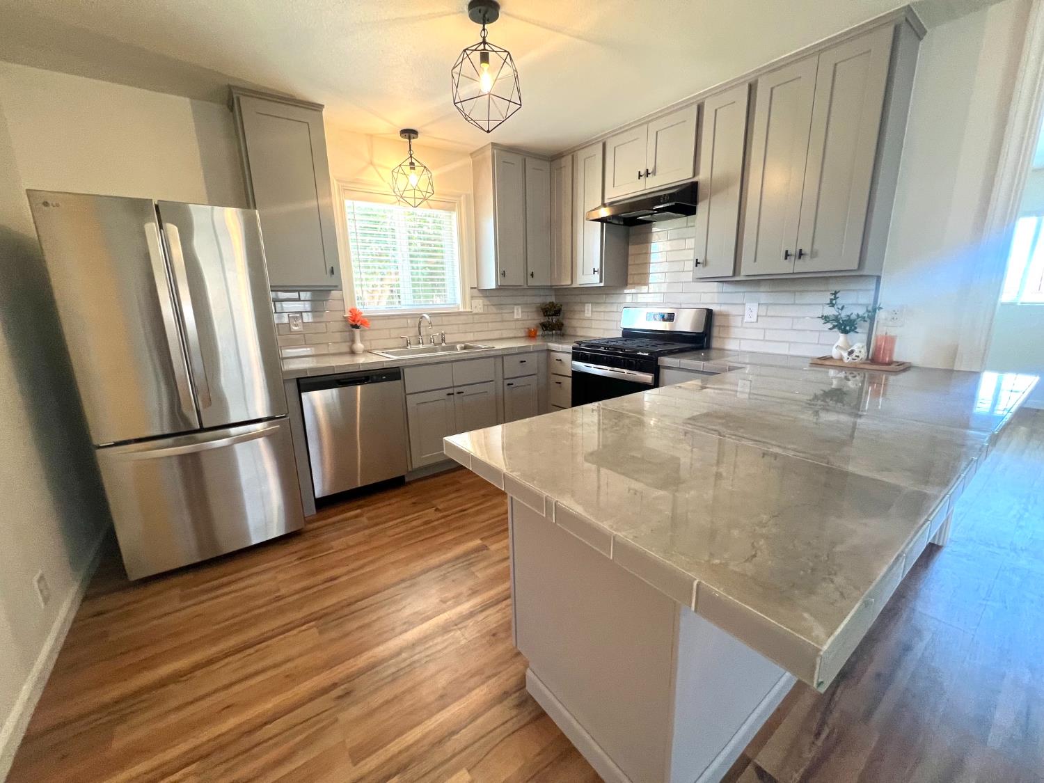 55 E Lorena Ave, Fresno, CA 93706