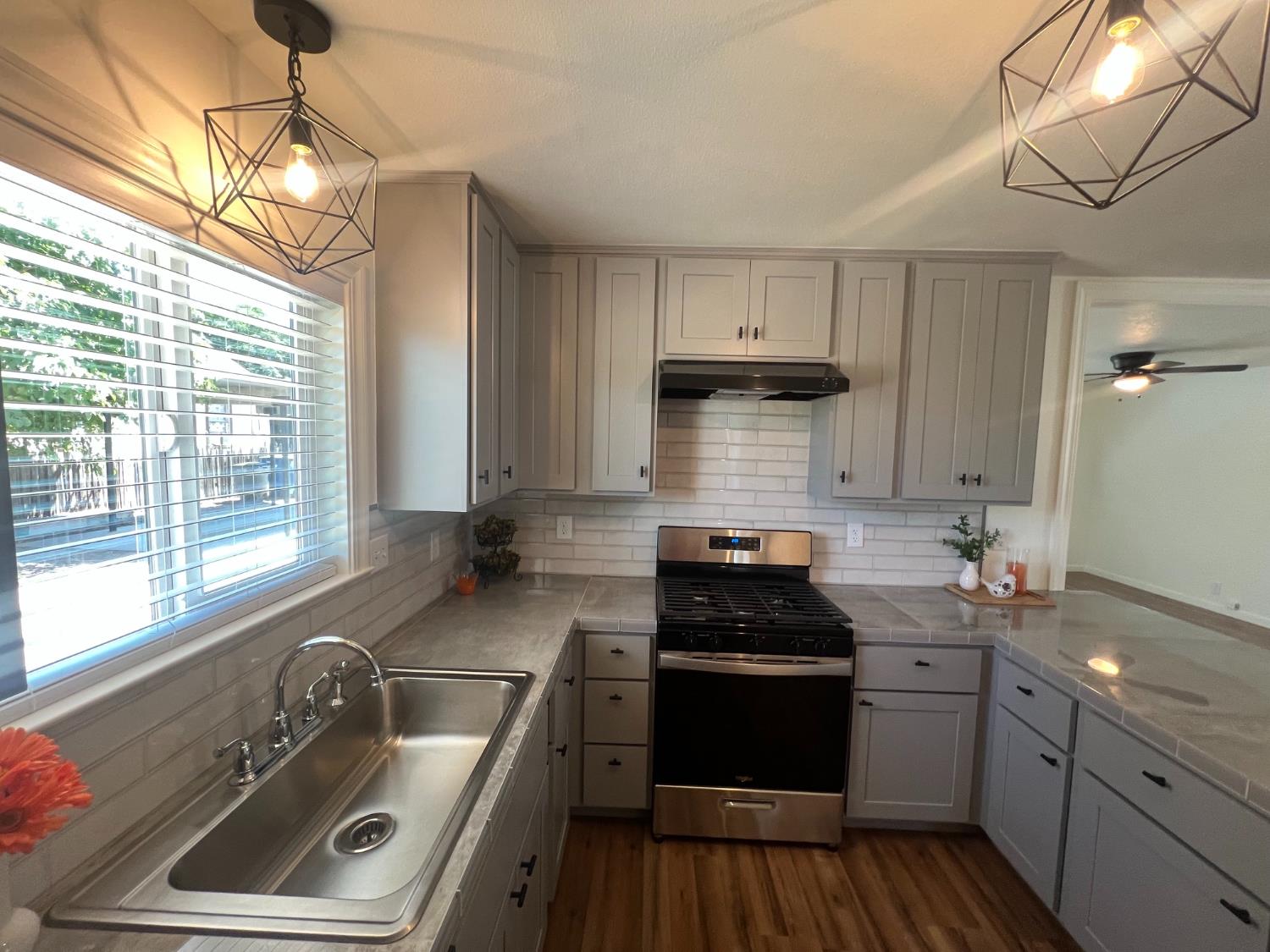 55 E Lorena Ave, Fresno, CA 93706