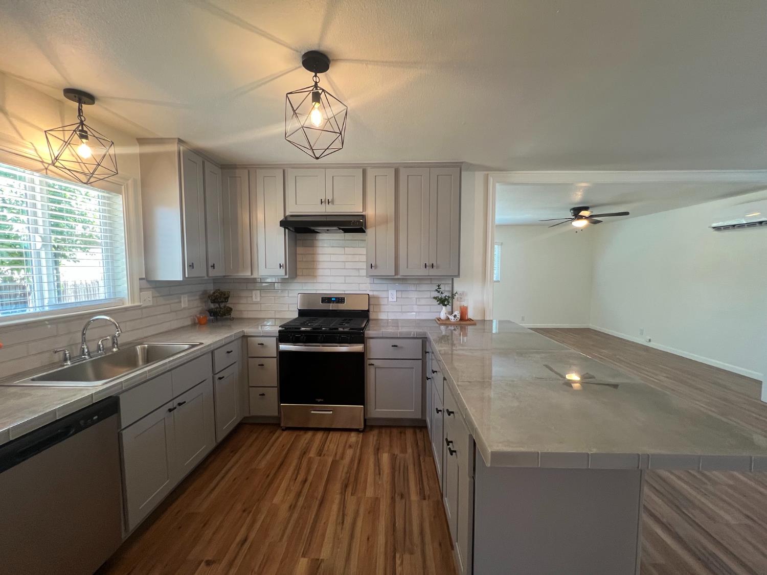 55 E Lorena Ave, Fresno, CA 93706