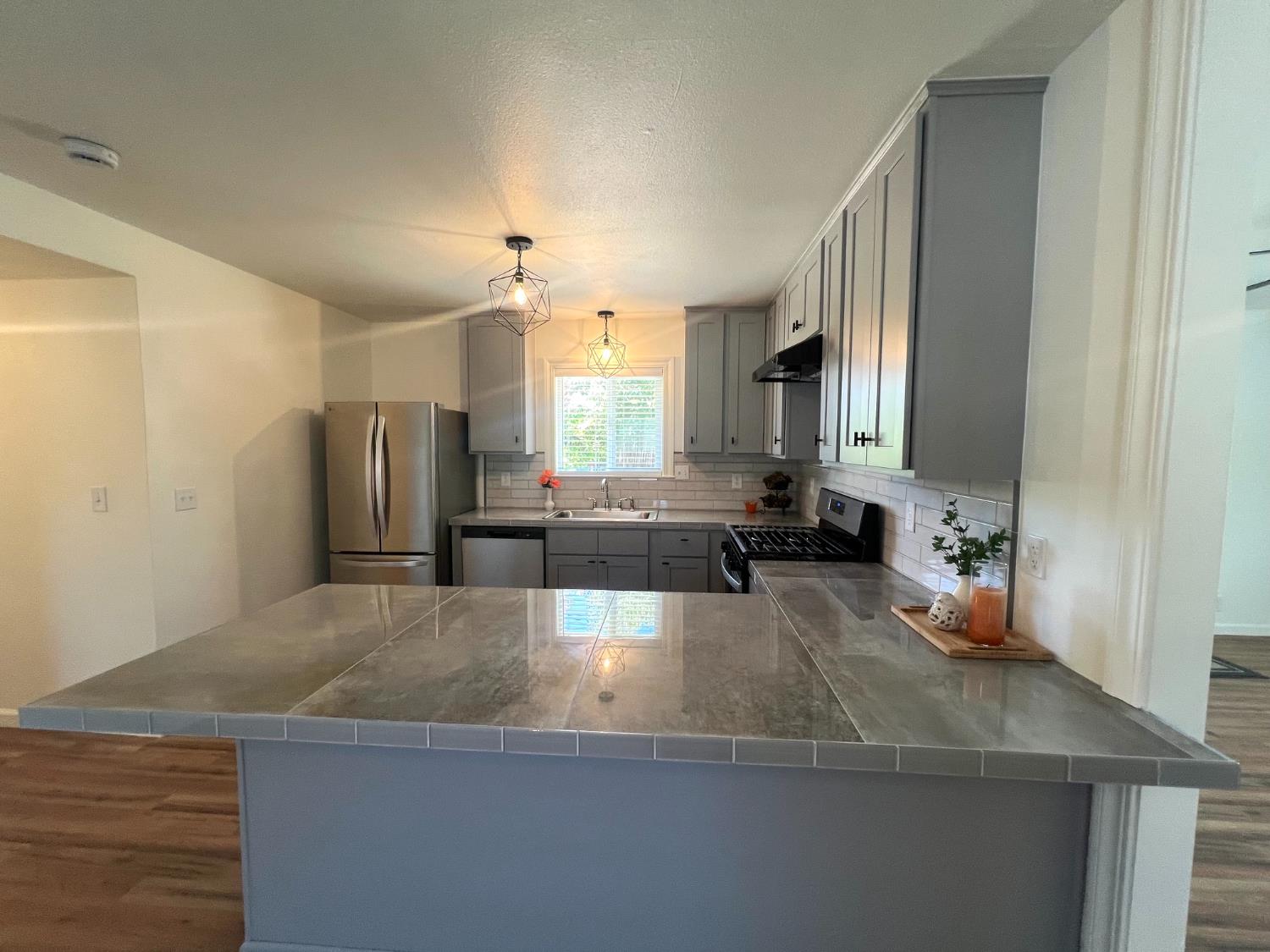 55 E Lorena Ave, Fresno, CA 93706