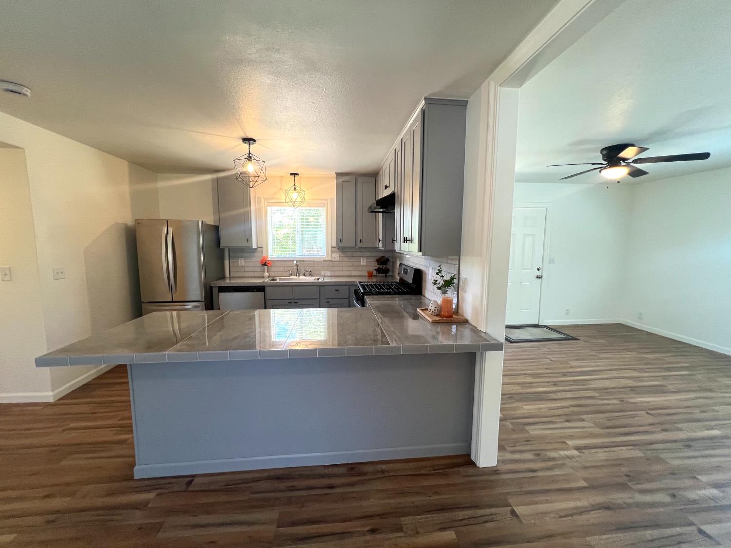 55 E Lorena Ave, Fresno, CA 93706