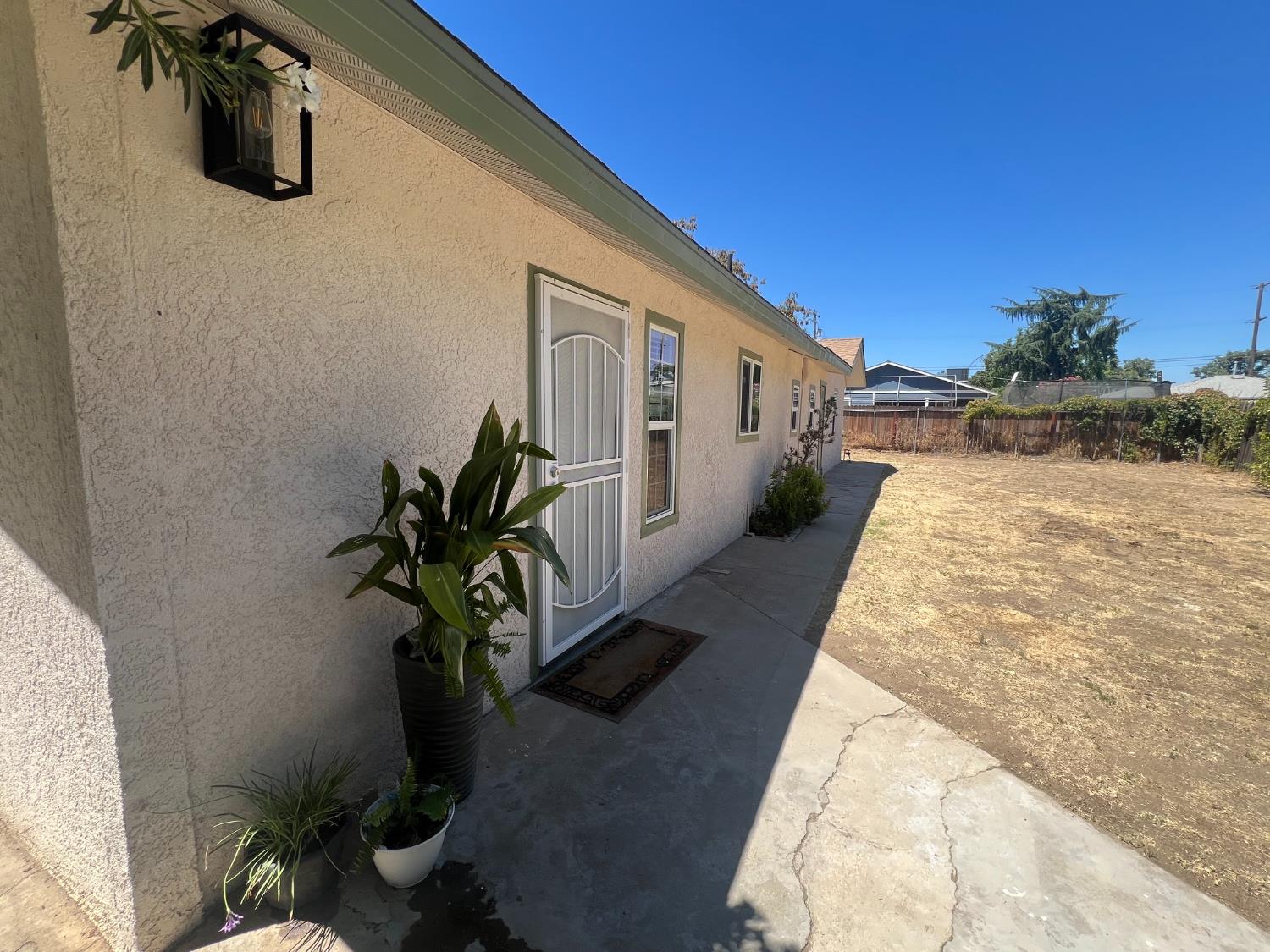 55 E Lorena Ave, Fresno, CA 93706