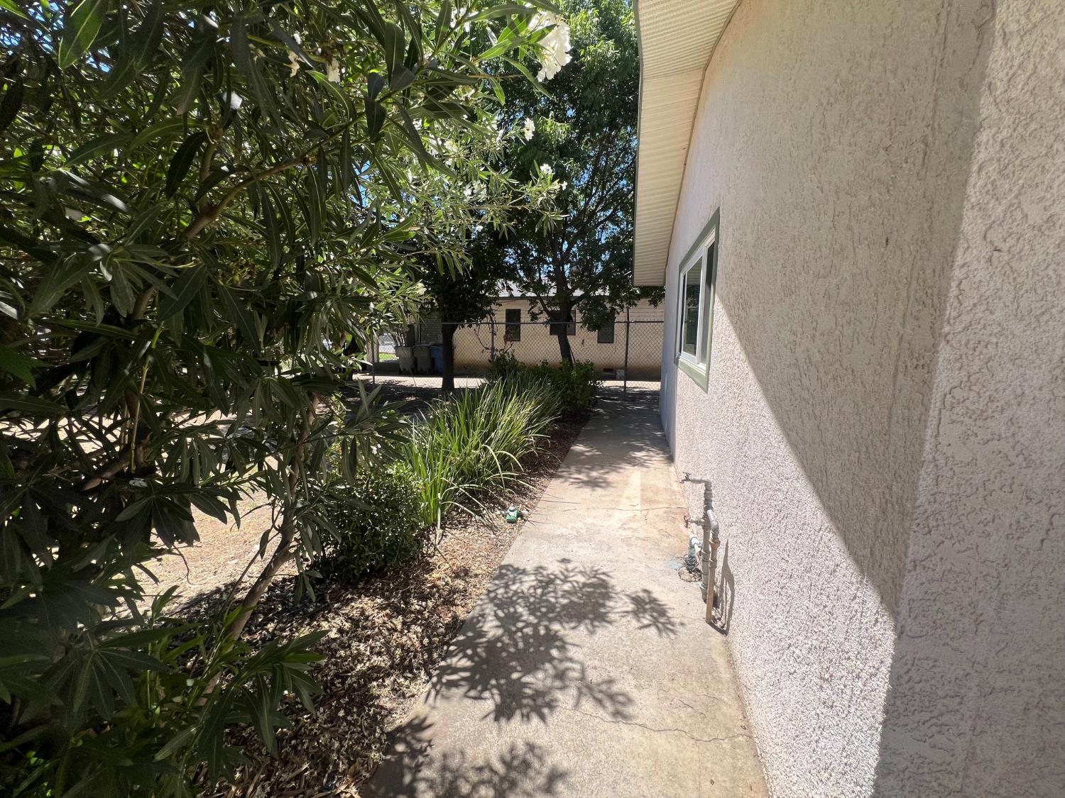 55 E Lorena Ave, Fresno, CA 93706