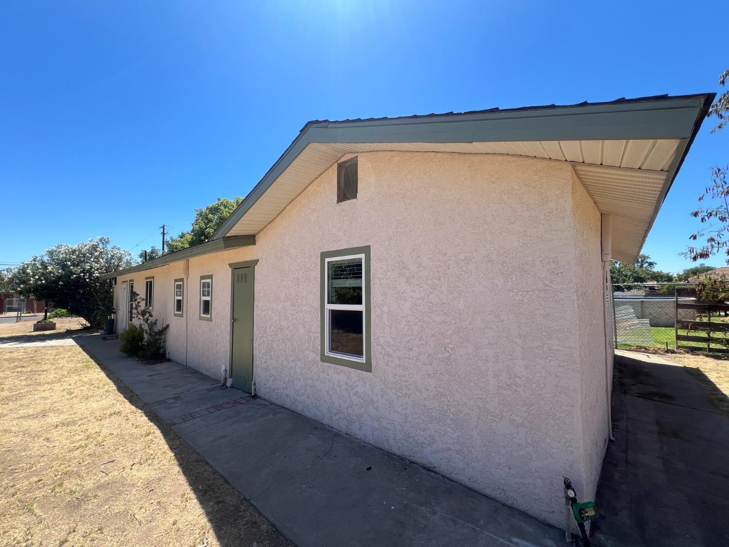 55 E Lorena Ave, Fresno, CA 93706