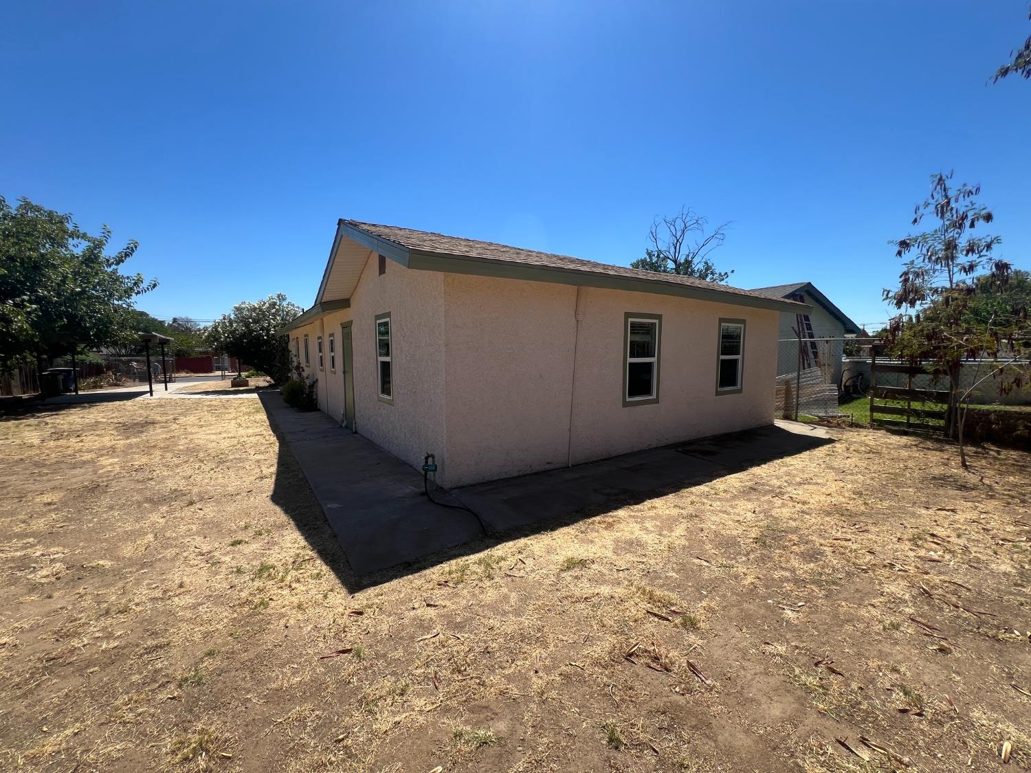 55 E Lorena Ave, Fresno, CA 93706