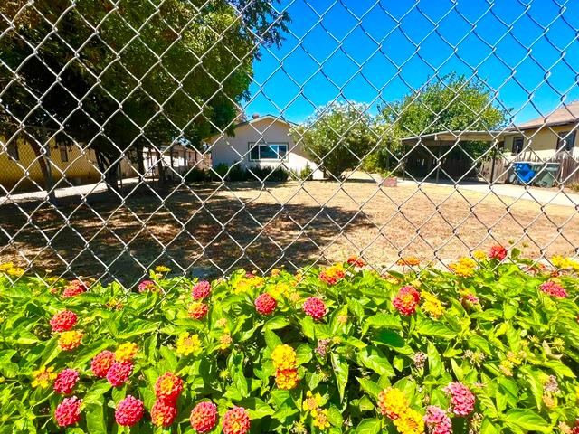 55 E Lorena Ave, Fresno, CA 93706