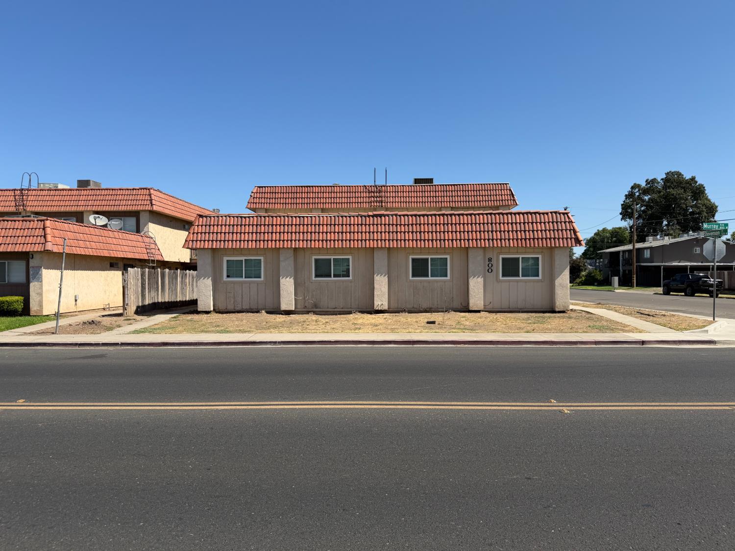 800 W Murray Ave, Visalia, CA 93291