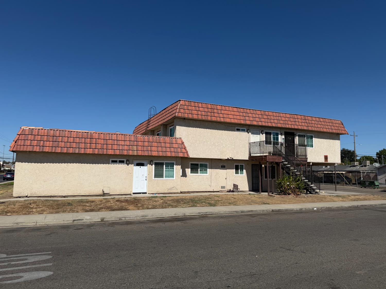 800 W Murray Ave, Visalia, CA 93291