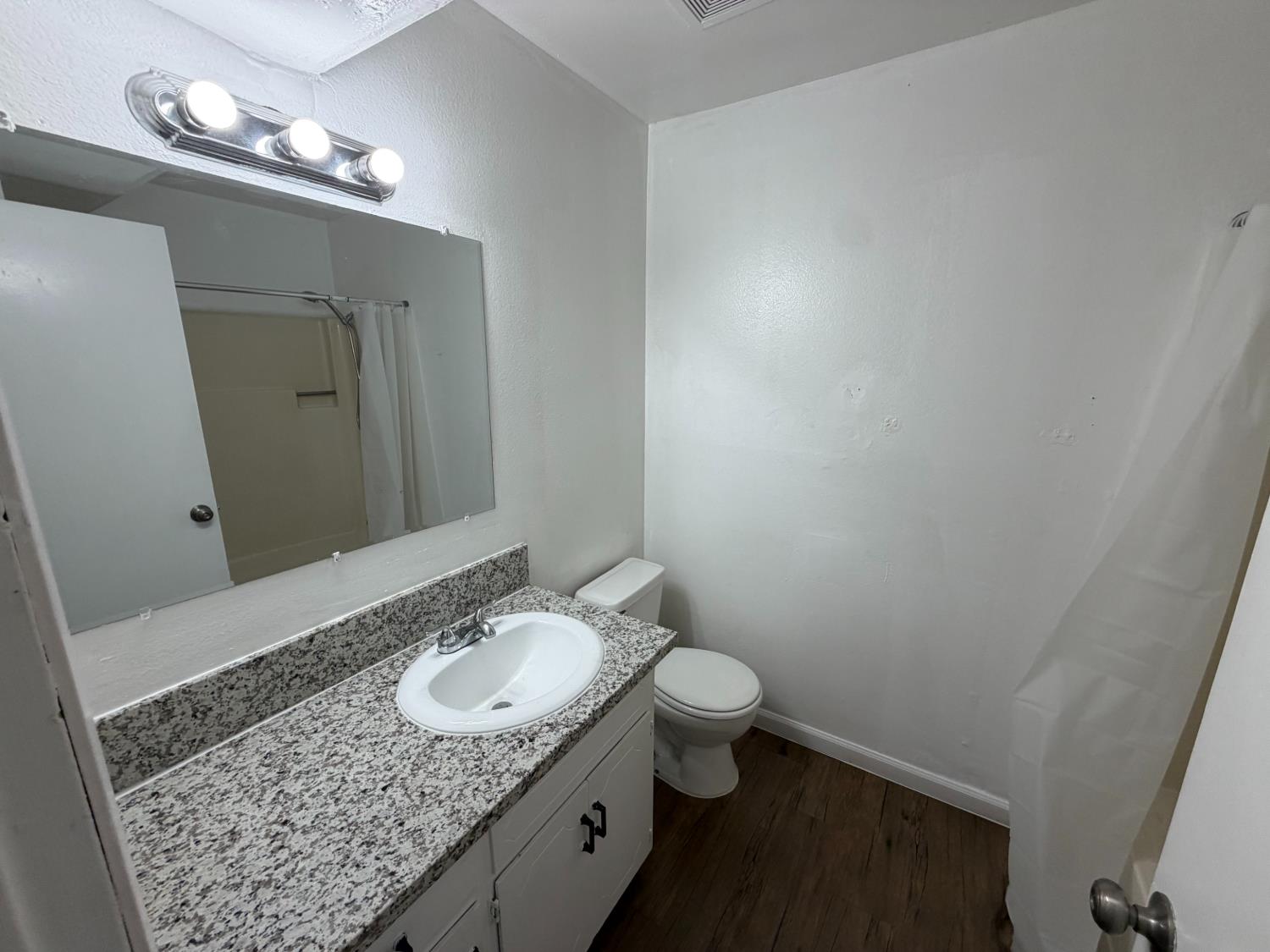 800 W Murray Ave, Visalia, CA 93291