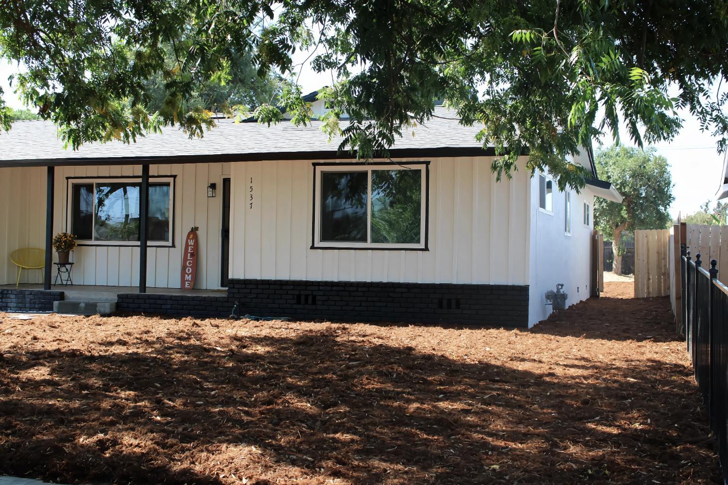 1537 W Hampton Way, Fresno, CA 93705