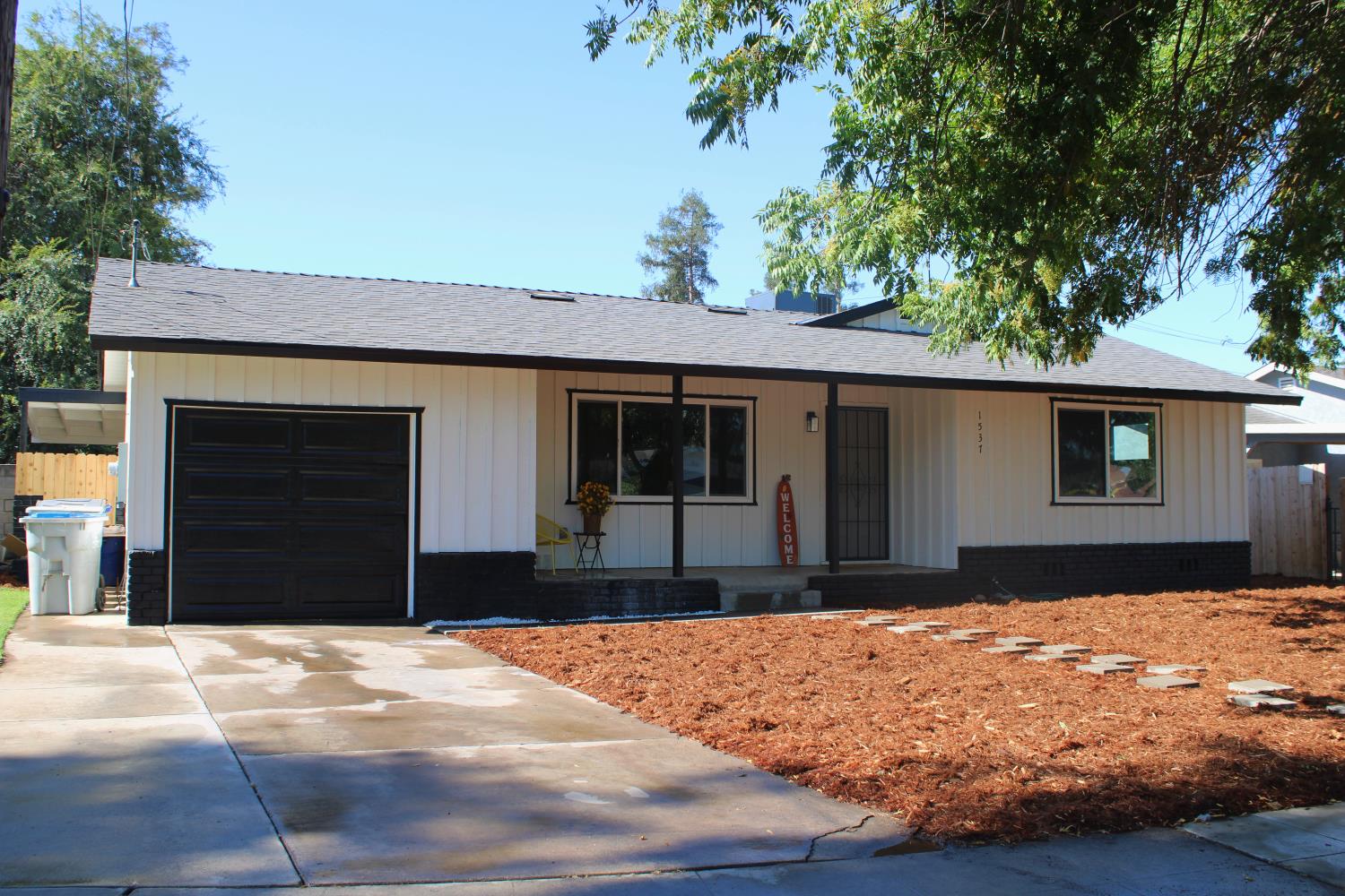 1537 W Hampton Way, Fresno, CA 93705