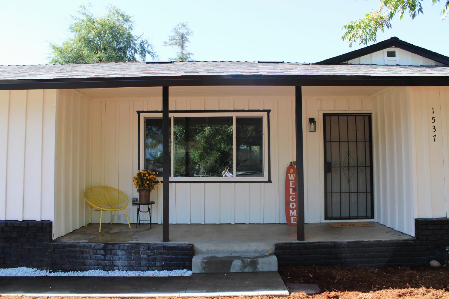 1537 W Hampton Way, Fresno, CA 93705