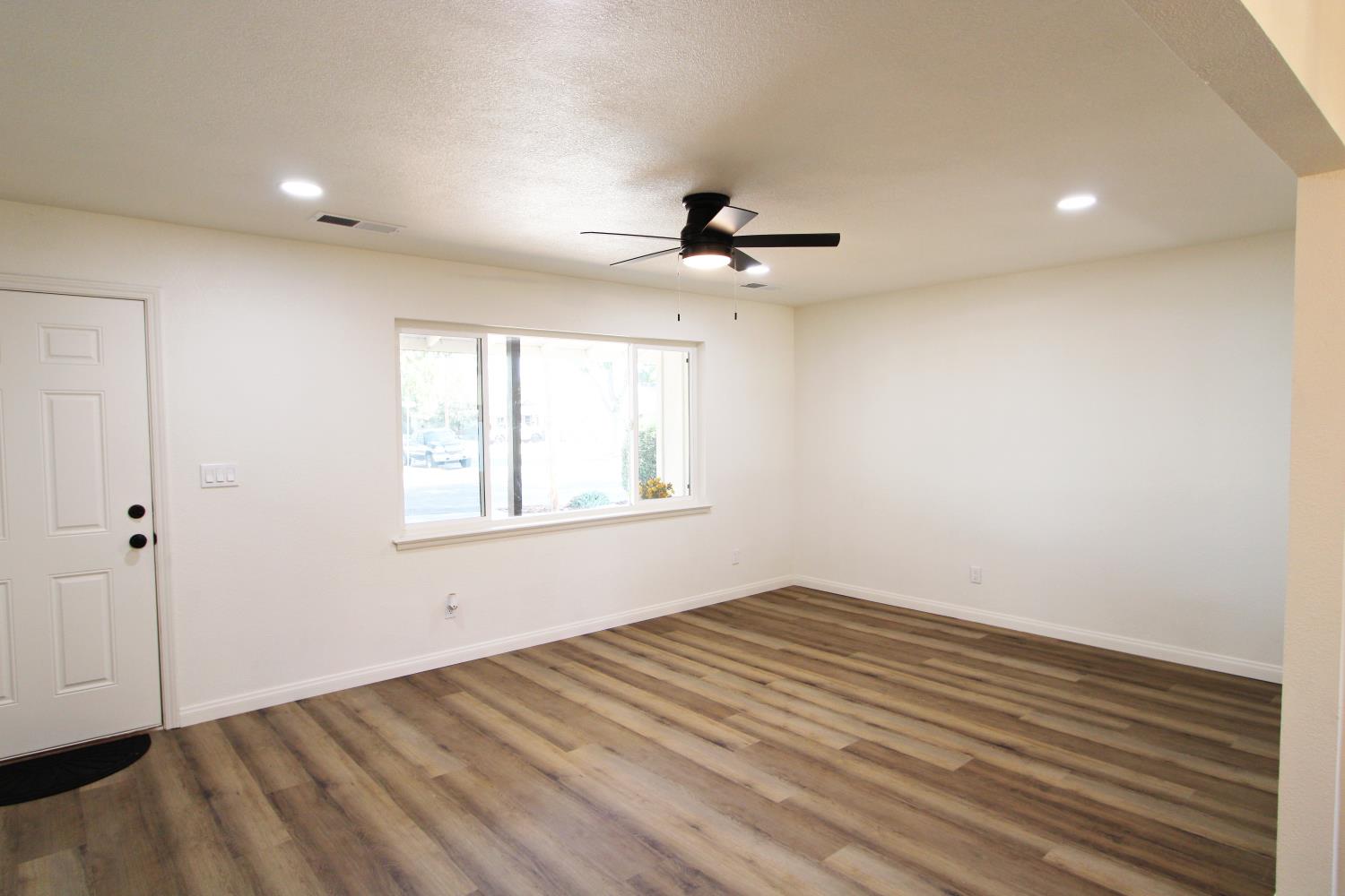 1537 W Hampton Way, Fresno, CA 93705