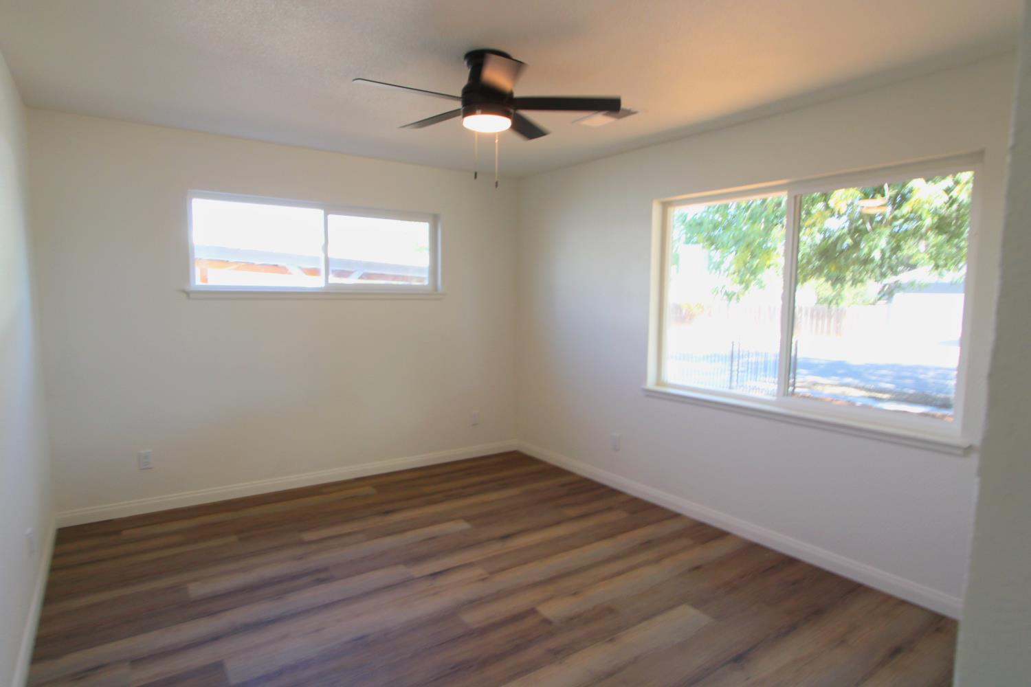 1537 W Hampton Way, Fresno, CA 93705