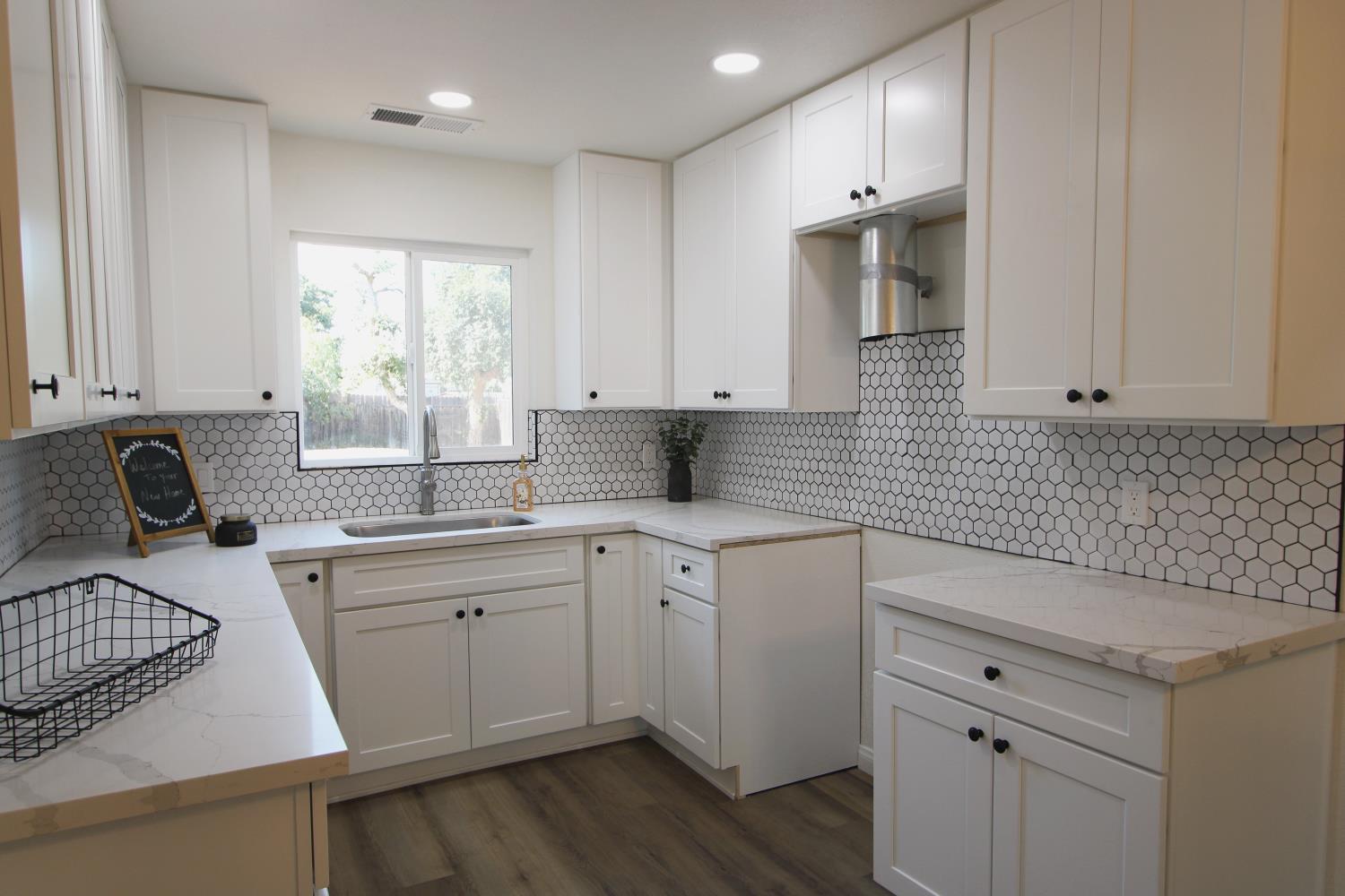 1537 W Hampton Way, Fresno, CA 93705