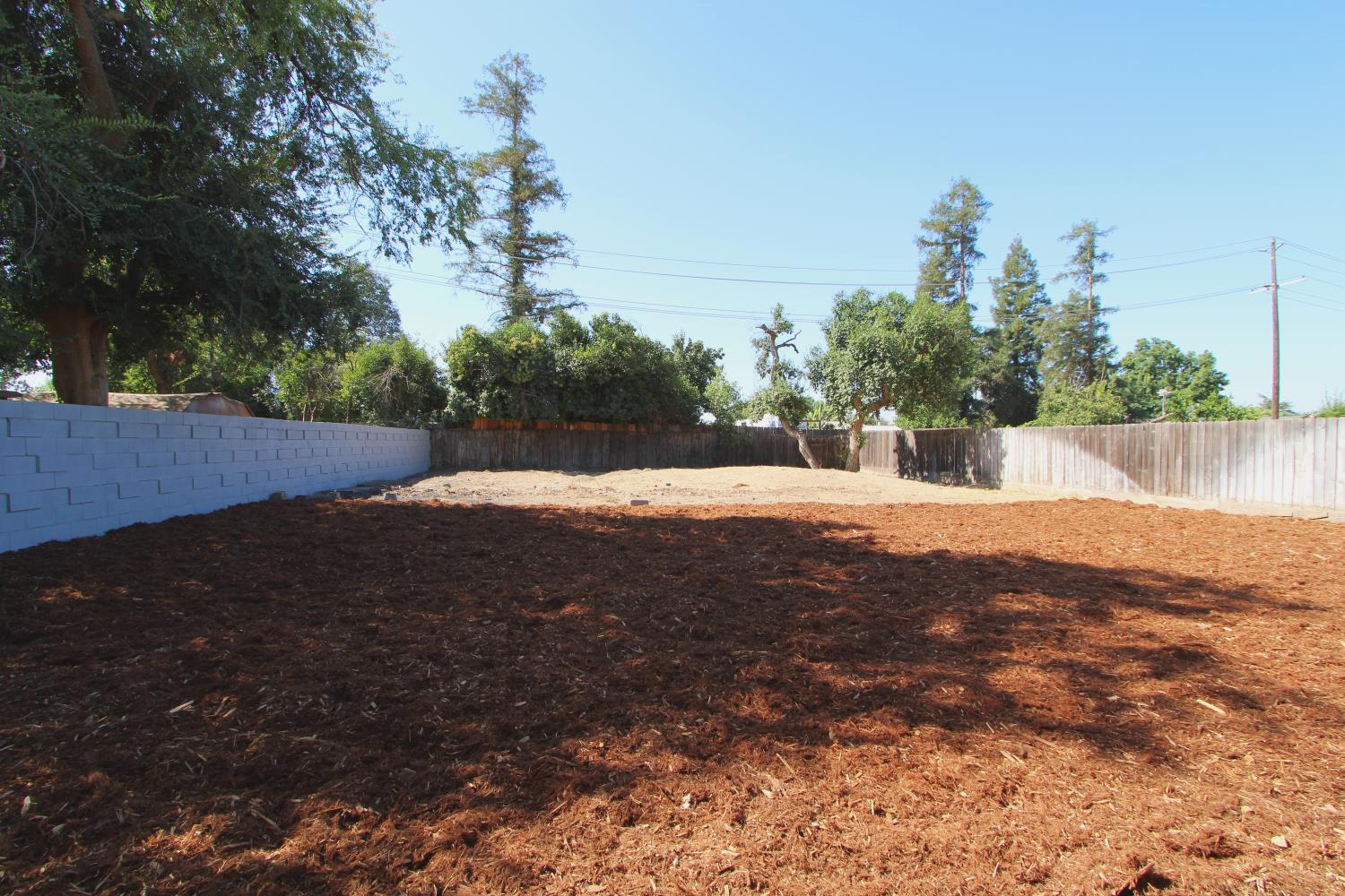 1537 W Hampton Way, Fresno, CA 93705