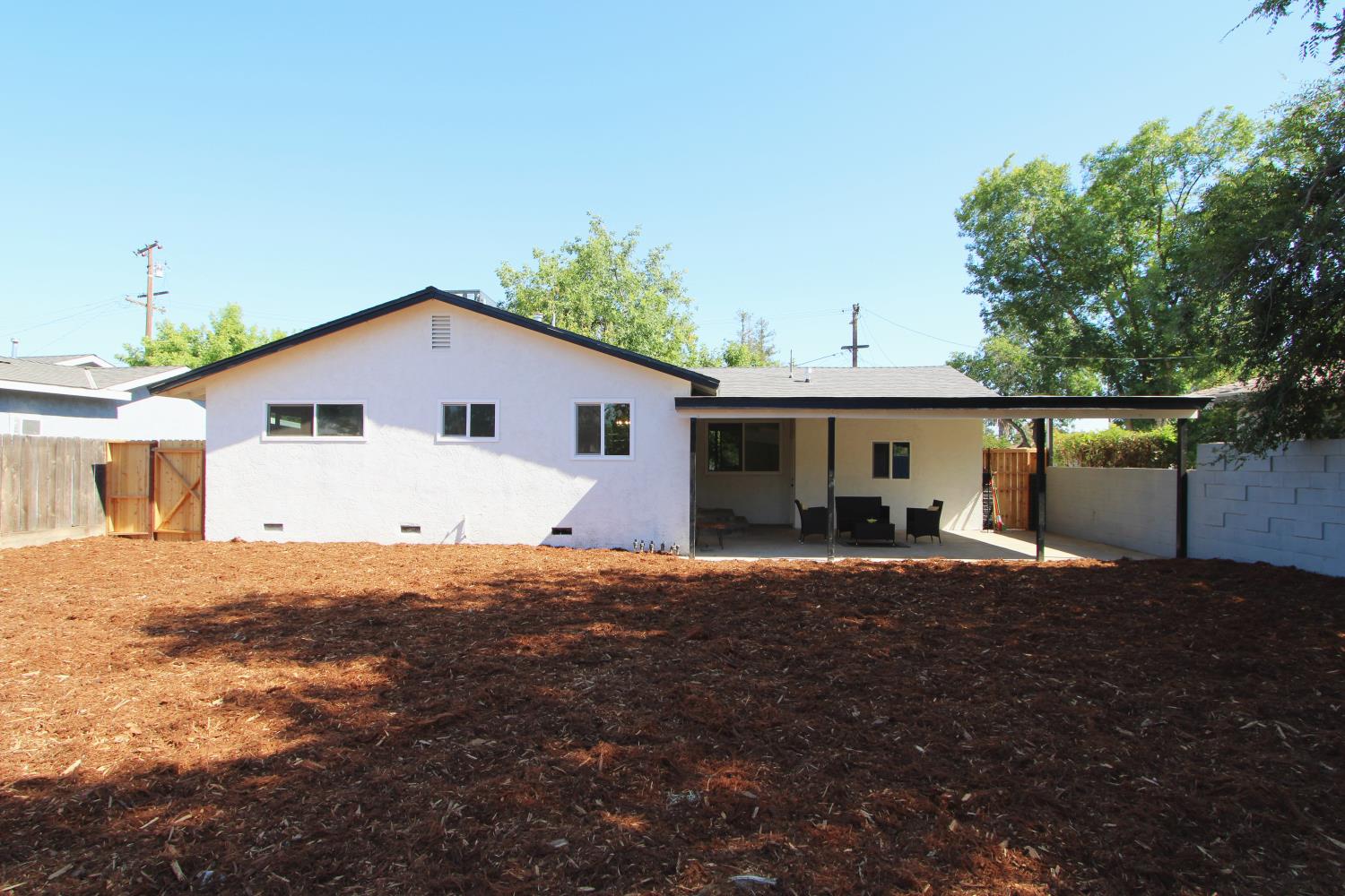 1537 W Hampton Way, Fresno, CA 93705