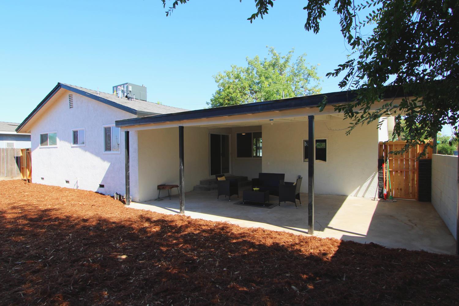 1537 W Hampton Way, Fresno, CA 93705