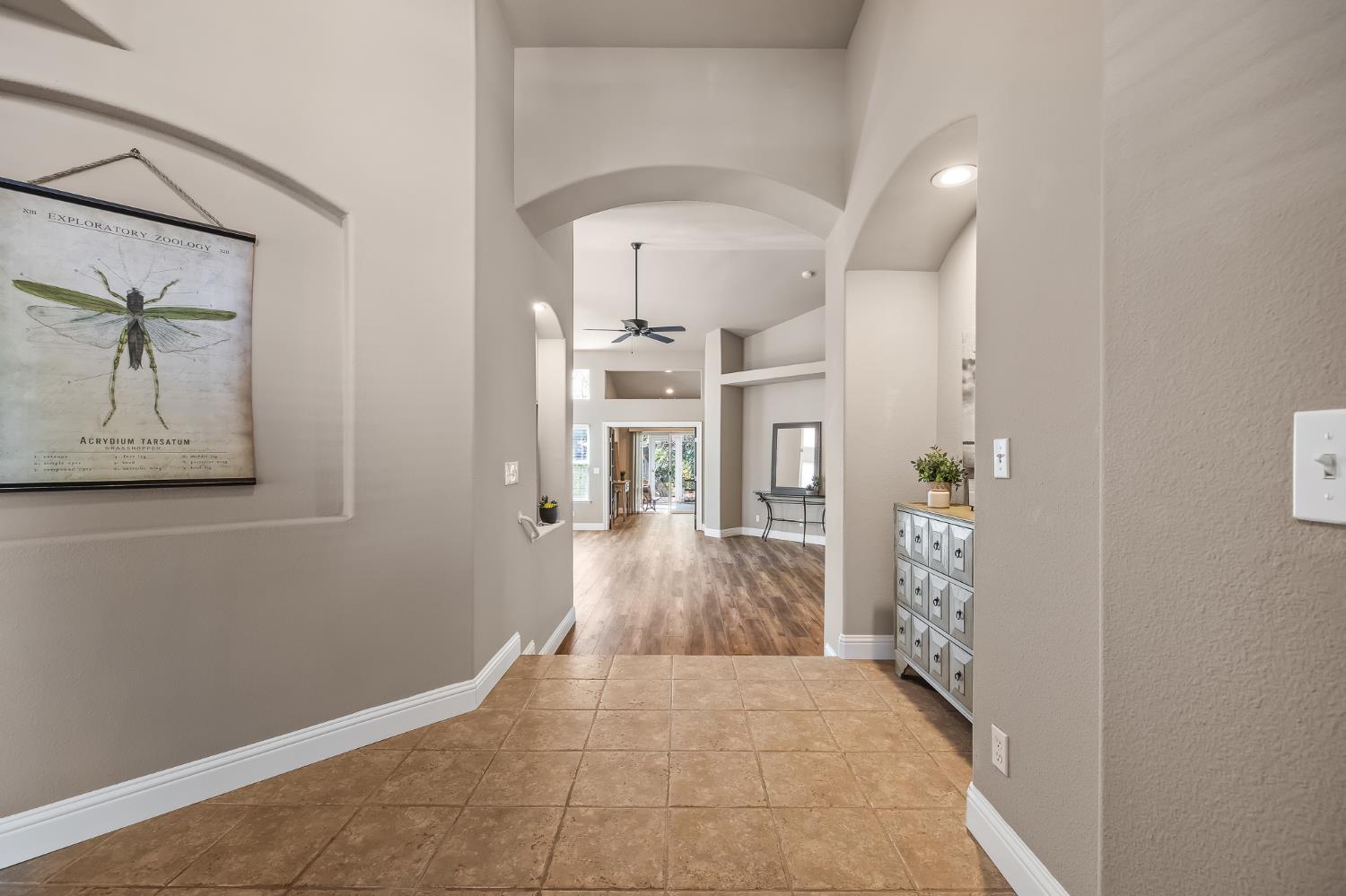 2955 E Pryor Dr, Fresno, CA 93720