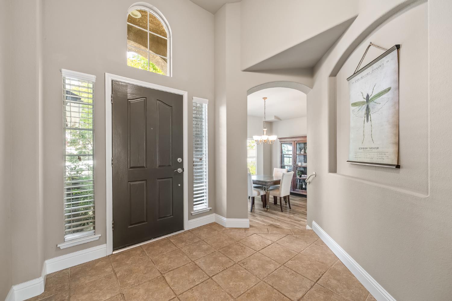 2955 E Pryor Dr, Fresno, CA 93720
