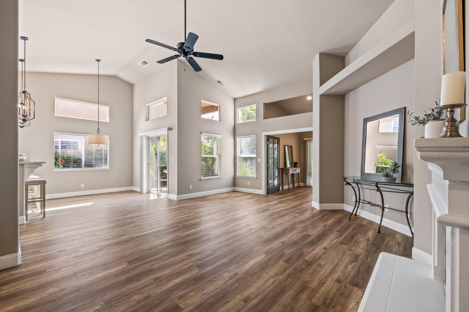 2955 E Pryor Dr, Fresno, CA 93720