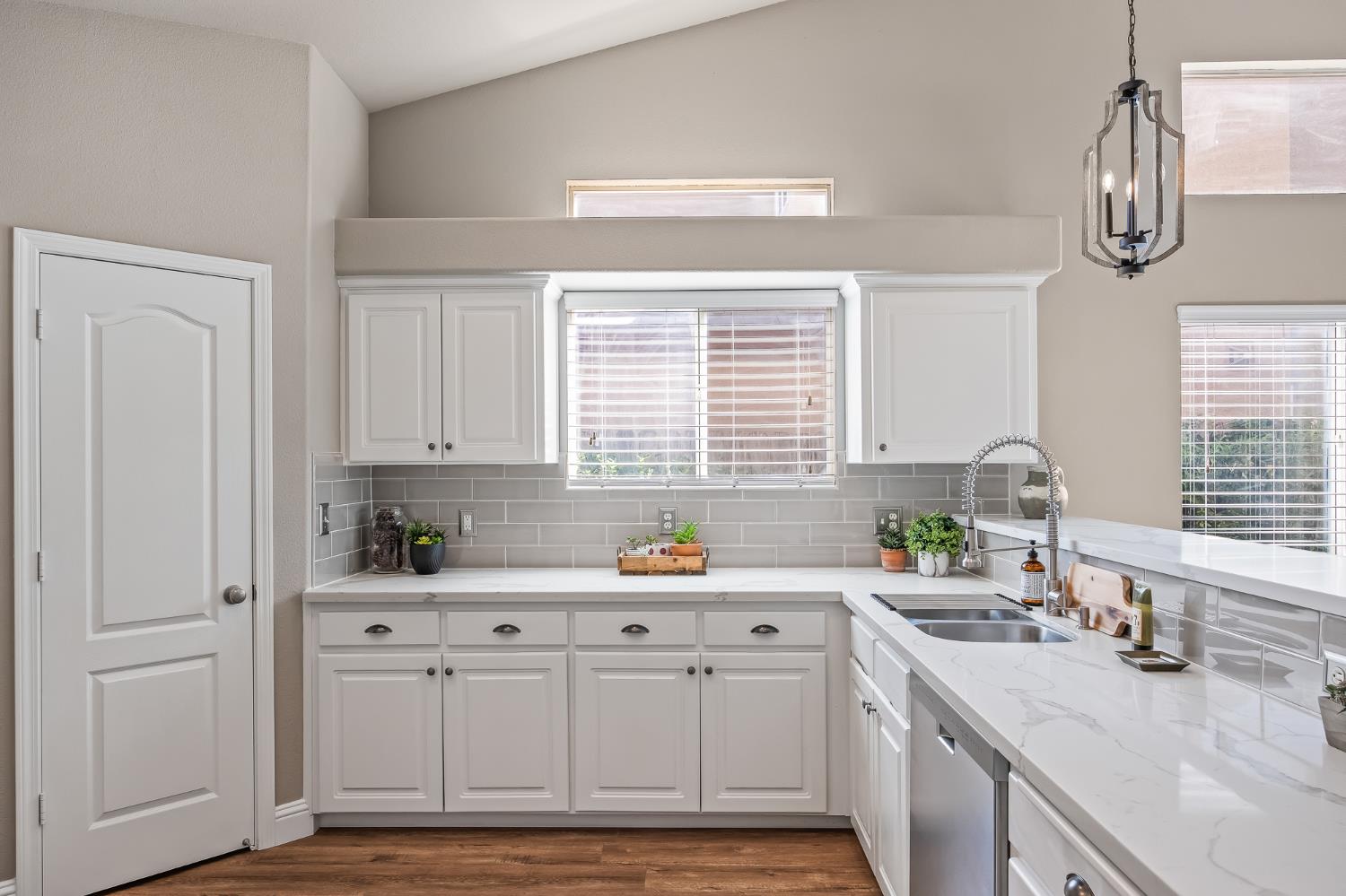 2955 E Pryor Dr, Fresno, CA 93720