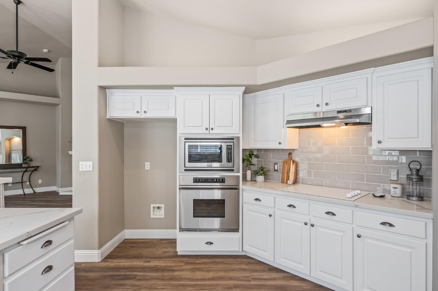 2955 E Pryor Dr, Fresno, CA 93720