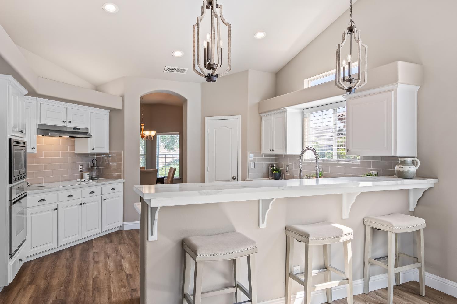 2955 E Pryor Dr, Fresno, CA 93720
