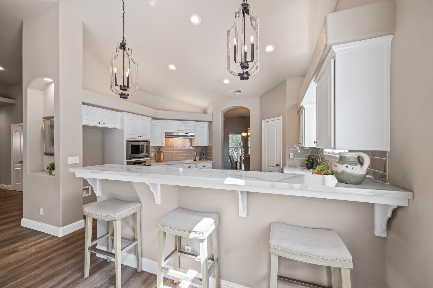 2955 E Pryor Dr, Fresno, CA 93720