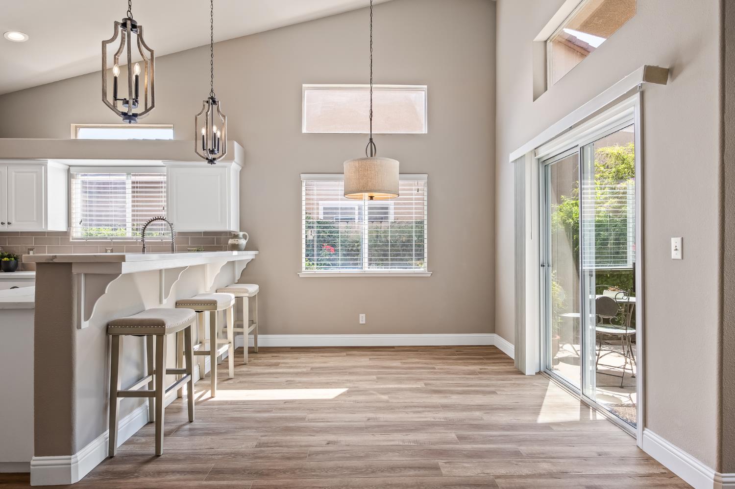 2955 E Pryor Dr, Fresno, CA 93720