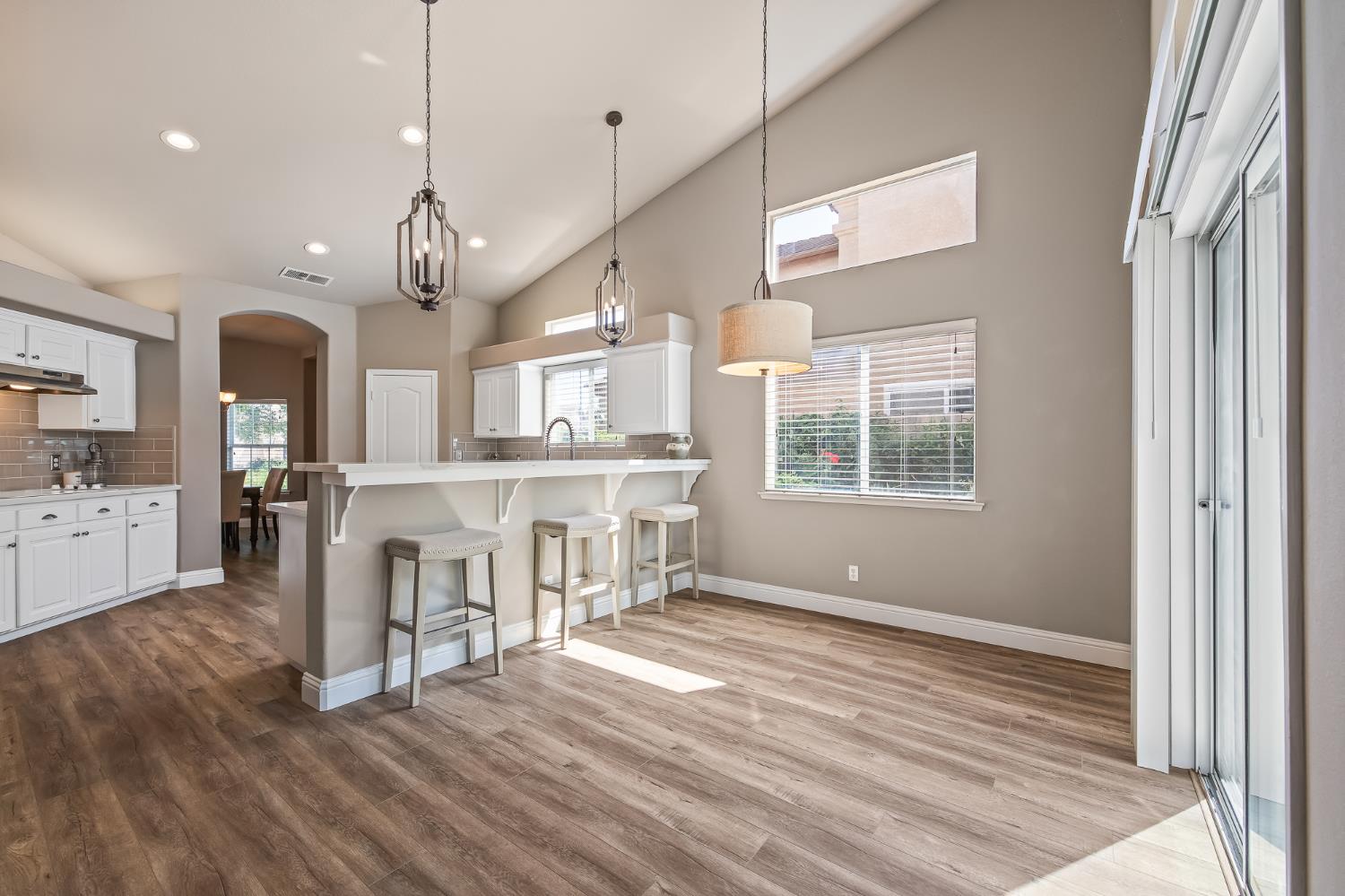 2955 E Pryor Dr, Fresno, CA 93720