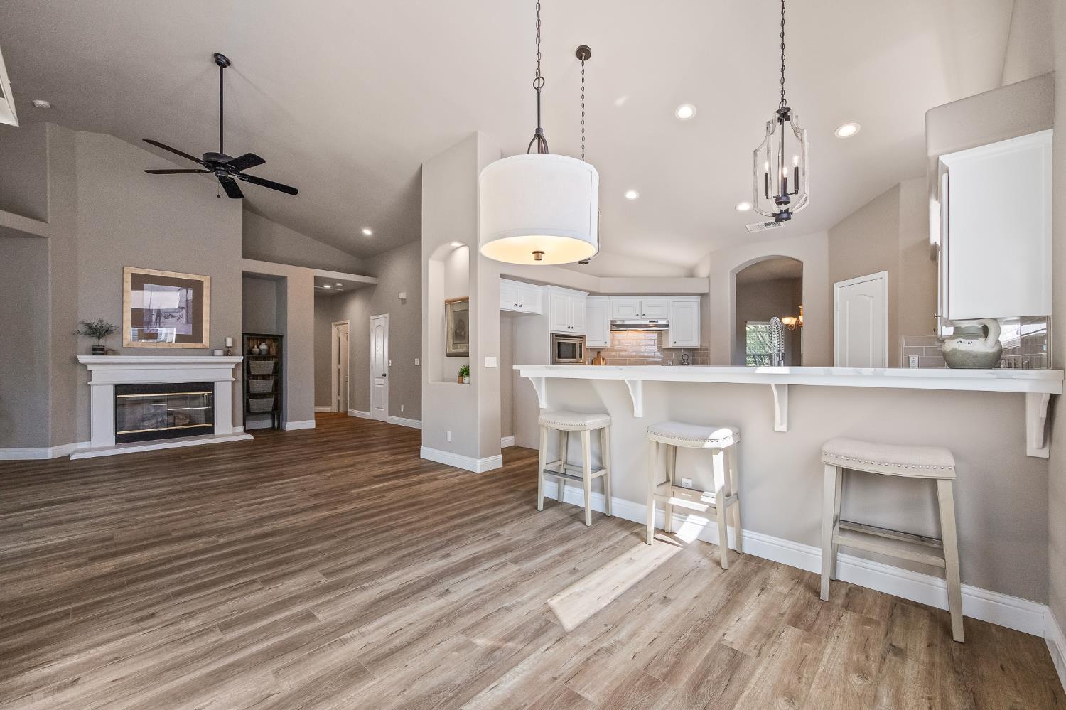 2955 E Pryor Dr, Fresno, CA 93720