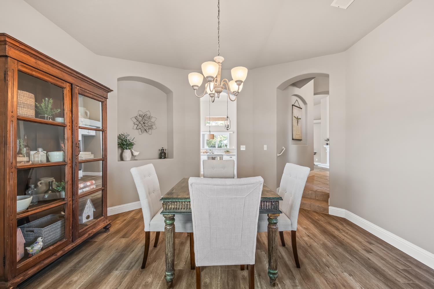 2955 E Pryor Dr, Fresno, CA 93720