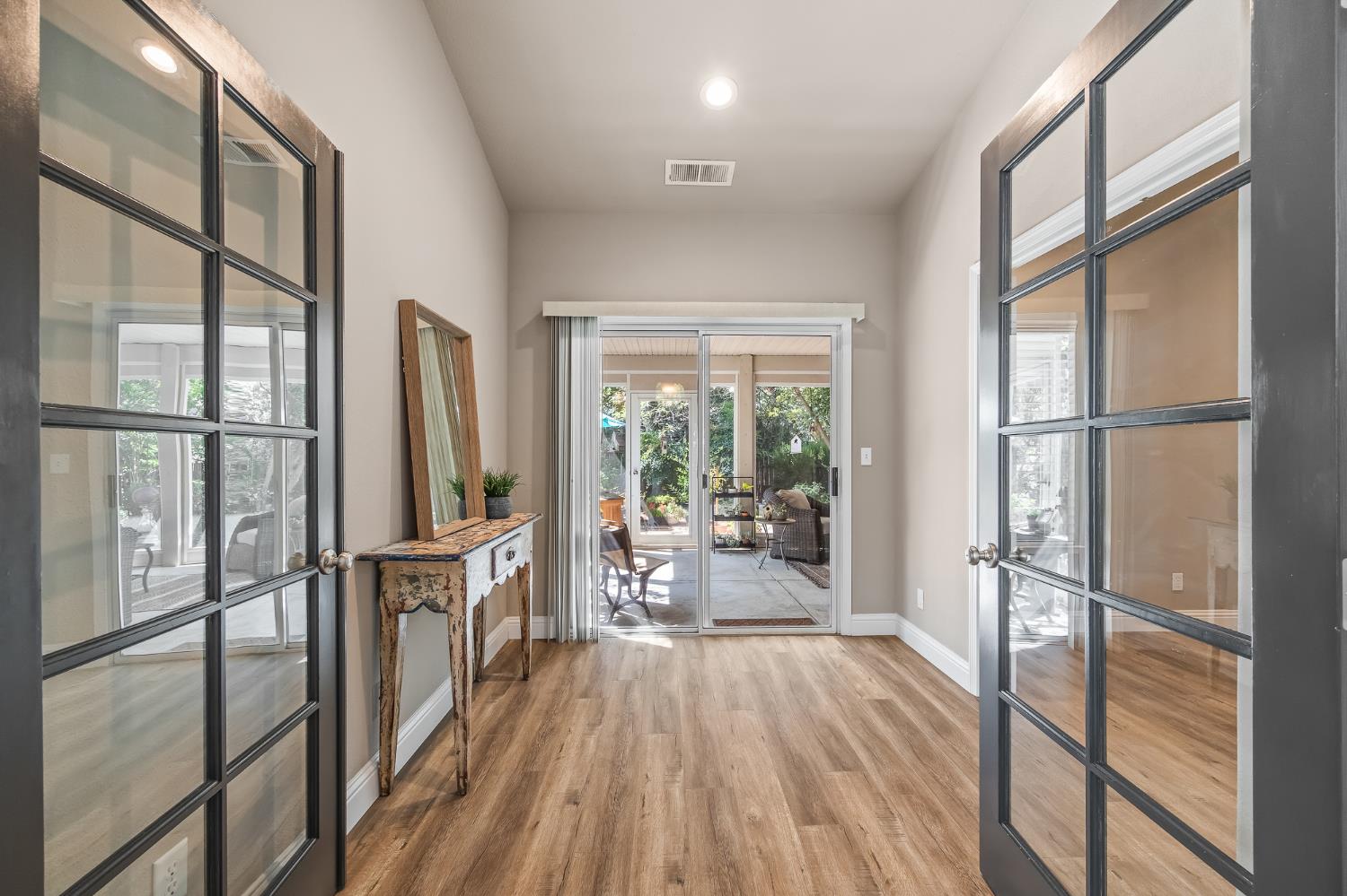 2955 E Pryor Dr, Fresno, CA 93720