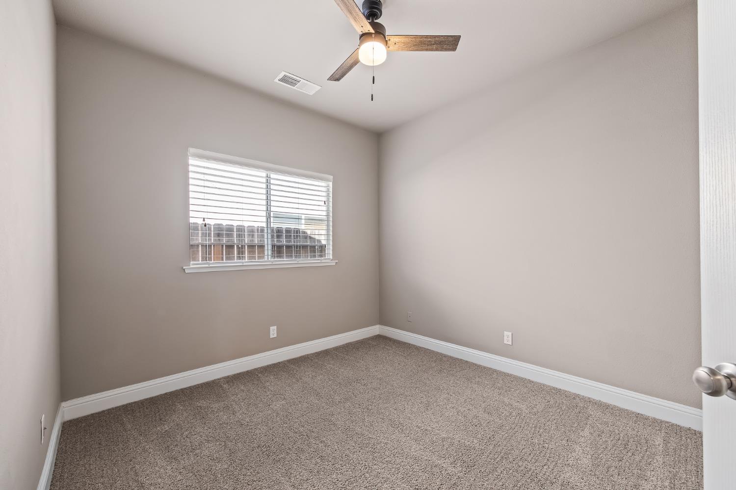 2955 E Pryor Dr, Fresno, CA 93720
