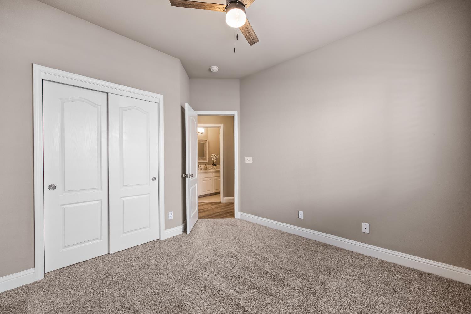 2955 E Pryor Dr, Fresno, CA 93720