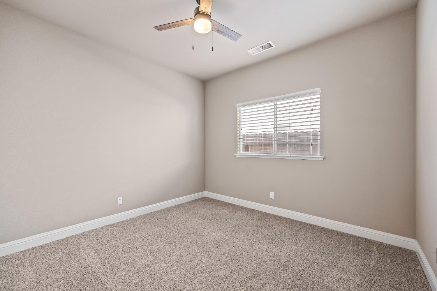 2955 E Pryor Dr, Fresno, CA 93720