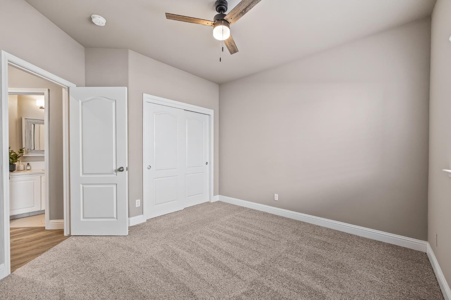 2955 E Pryor Dr, Fresno, CA 93720