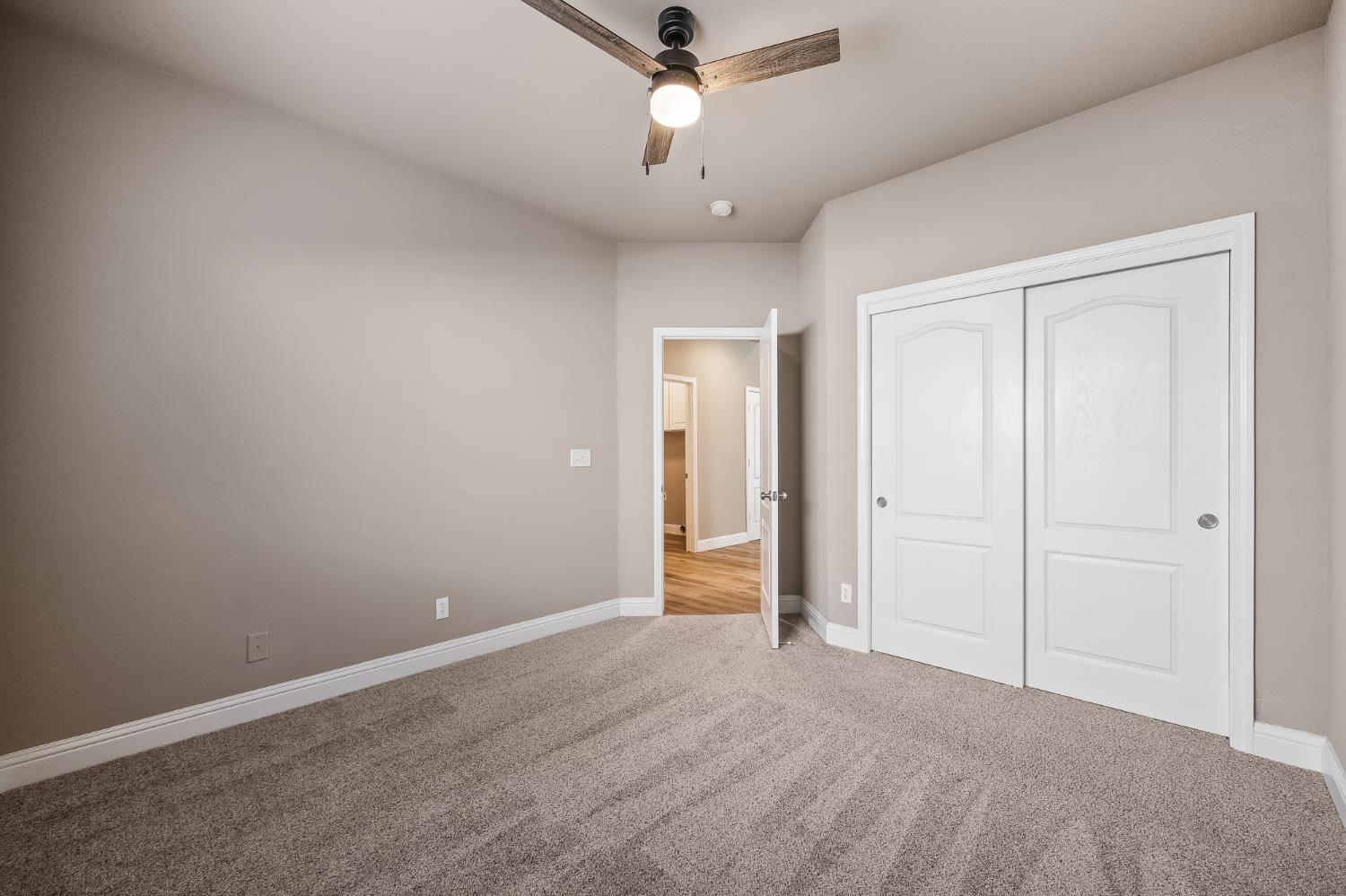 2955 E Pryor Dr, Fresno, CA 93720